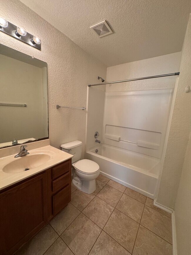 Building Photo - BEAUTIFUL SINGLE STORY HOME  |  CLOSE TO HWY 90 & 1604 | SHOPPING & RESTAURANTS