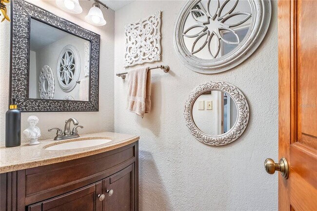 Building Photo - 8 Fernwood Trail