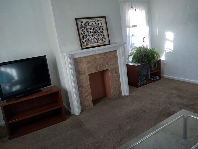 Building Photo - 2120 Columbia Ave