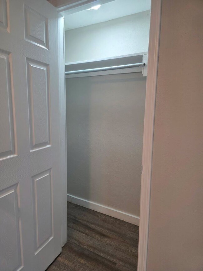 Building Photo - Step into this updated 4-bedroom, 2-bath home ideally situated in the heart of Sand Springs.