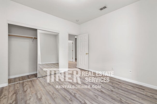 Building Photo - 51 Tulip Tree Cir