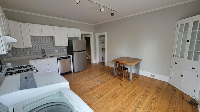 Building Photo - 511 Cleveland St