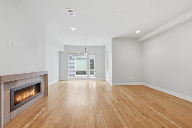 Building Photo - $3,540.95 with $300 off the first month's rent, 2 Beds - 4 Bath, Townhouse in Denver with Cozy Fi...