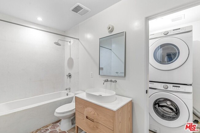 Building Photo - 3206 Larissa Dr