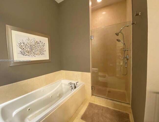 Building Photo - 20000 E Country Club Dr