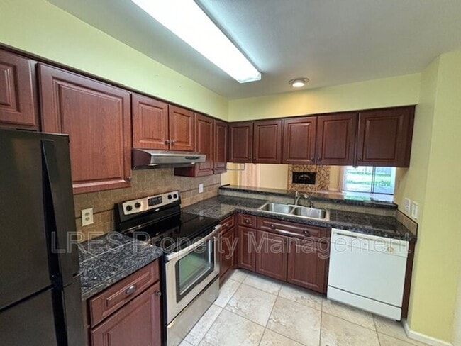 Building Photo - 1444 Forest Hills Dr