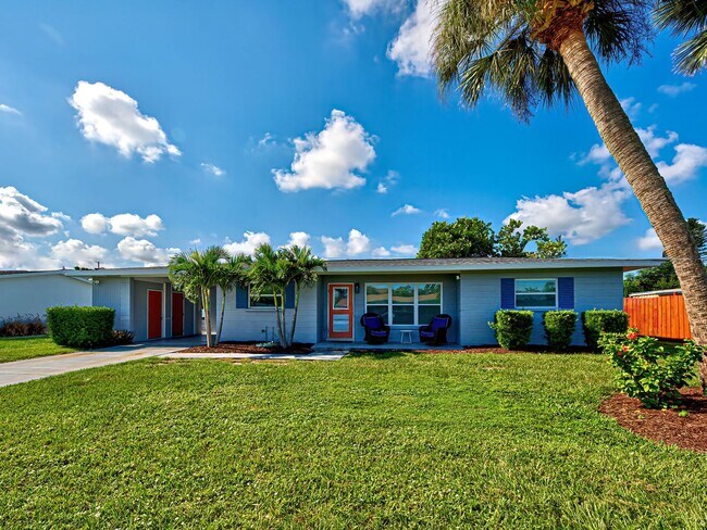 Primary Photo - Seasonal Rental Near Venice – Pet-Friendly...