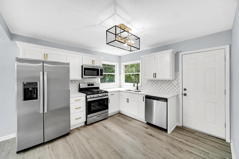 Building Photo - 627 W 43rd Pl