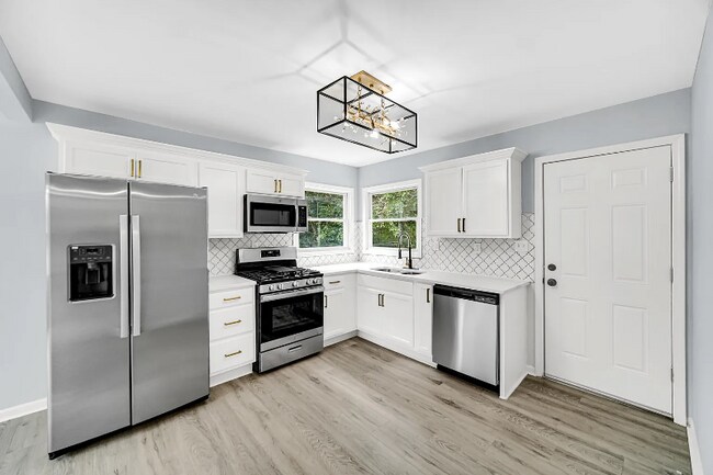 Building Photo - 627 W 43rd Pl