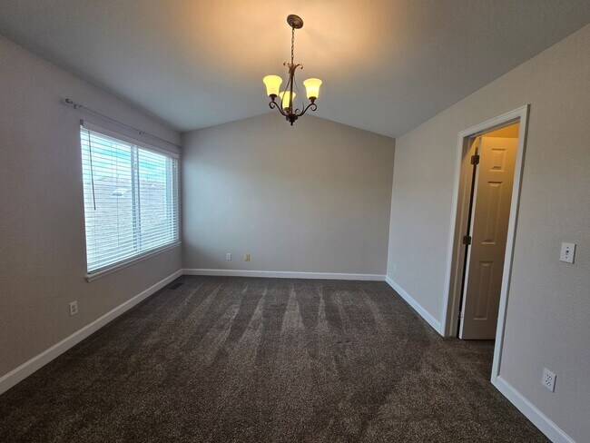 Building Photo - Charming 3BR House in Aurora