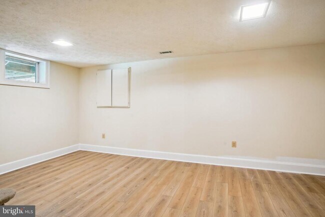 Building Photo - 9140 Goshen Valley Dr