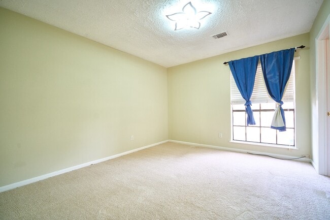 Building Photo - 13407 Nantucket Dr