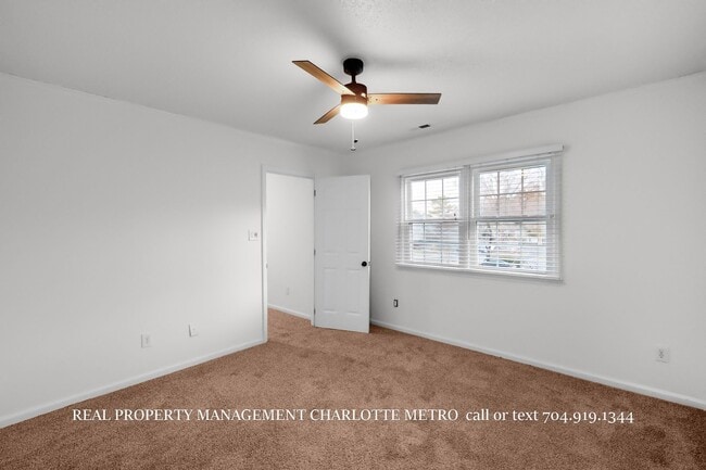 Building Photo - Charming HOME in Prime South Charlotte Location!