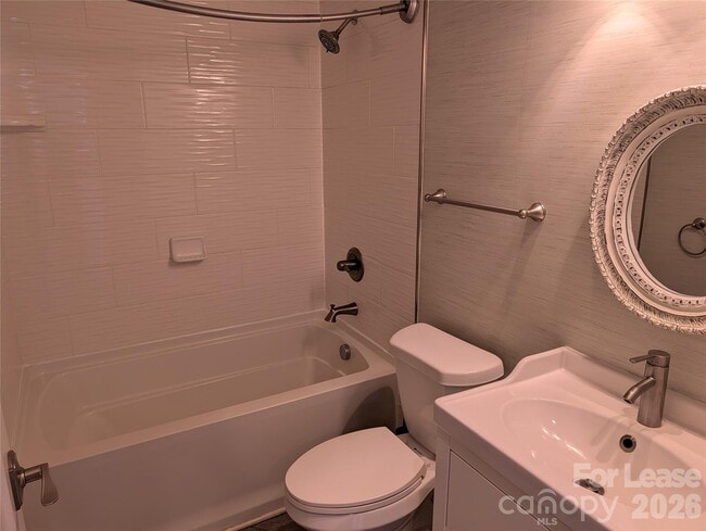 Building Photo - 113 Mainview Dr