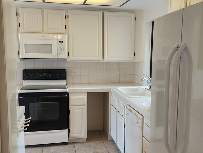 Building Photo - 626 Marlin Ct