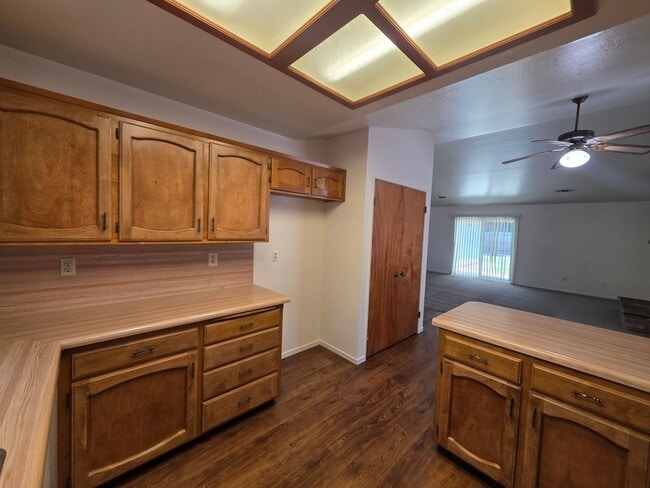 Building Photo - 1846 N Selina Ct