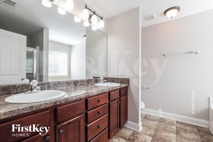 Building Photo - 6267 Cove Creek Dr