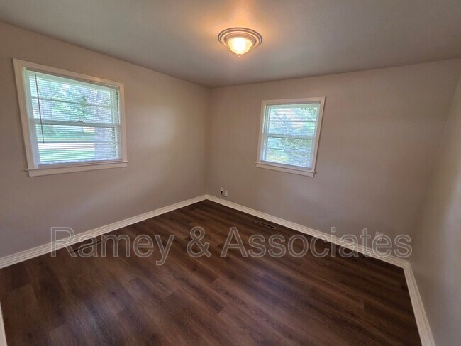 Building Photo - 3135 Rosedale Blvd