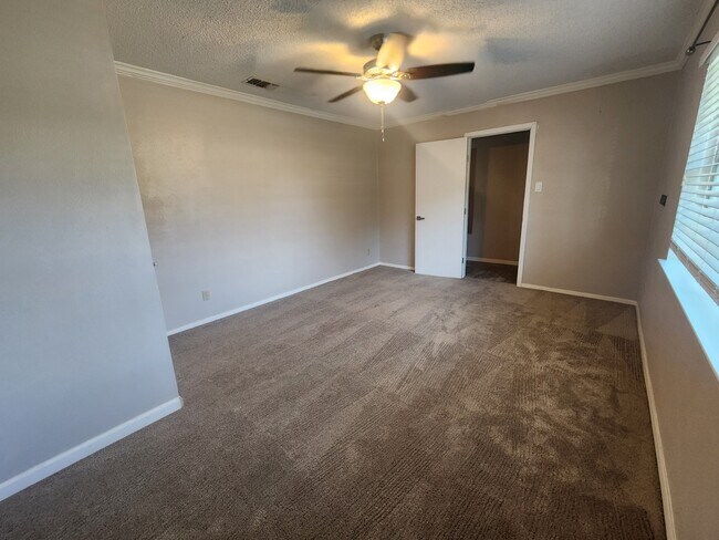 Building Photo - 2425 Kristen Dr