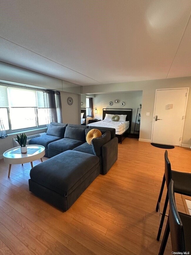 Building Photo - 170 W Broadway