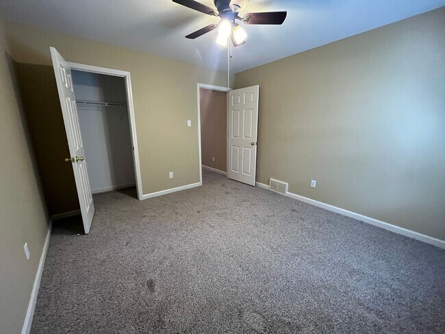 Building Photo - 9150 Hervay Cove