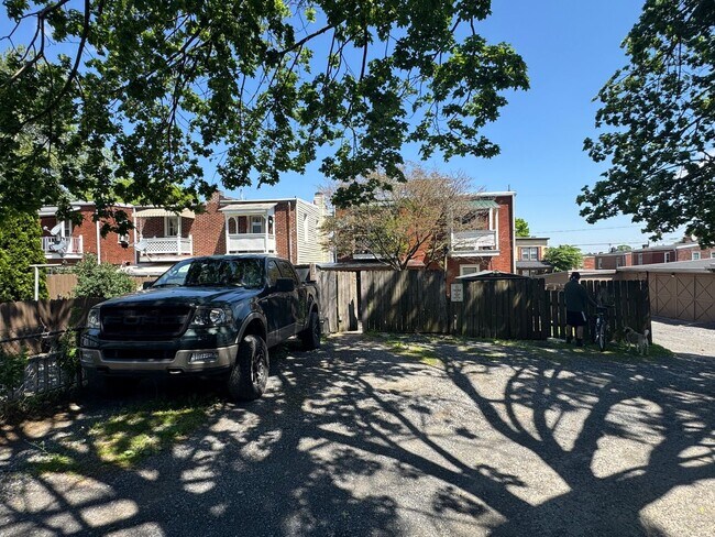 Building Photo - Beautiful 2 Bedroom Semi-Detached Home in Lancaster!