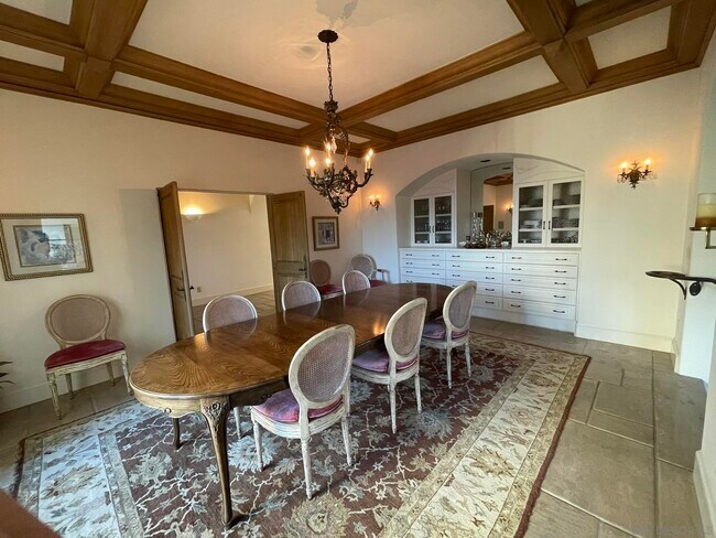 Building Photo - 6692 La Jolla Scenic S Dr