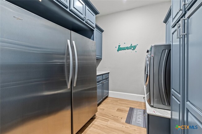 Building Photo - 1605 Alta Vista Loop