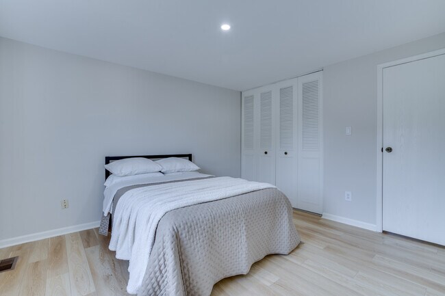 Primary Bedroom - 5471 Braddock Ridge Dr