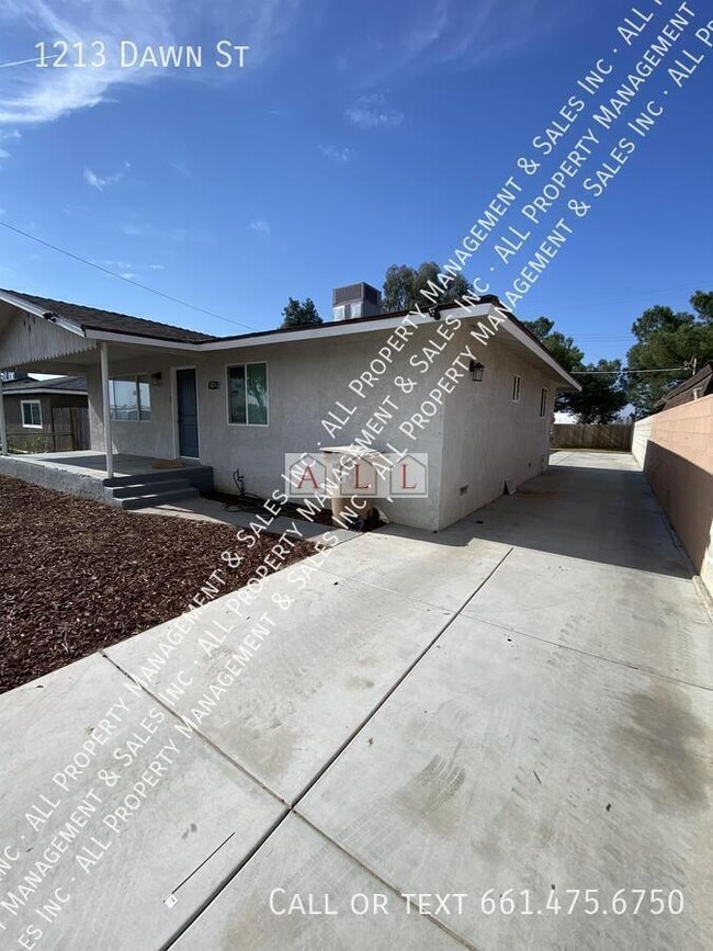Building Photo - 1213 Dawn St