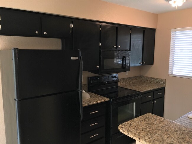 Building Photo - **CHARMING 2 BEDROOM/2 BATHROOM PATIO HOME IN CHANDLER (CHANDLER BLVD & COOPER)**