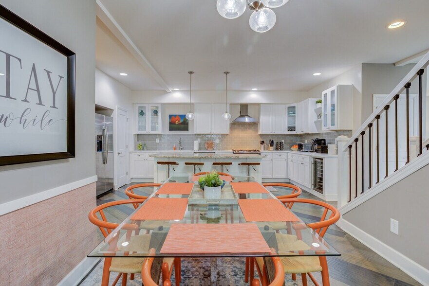 Building Photo - 373 E Morris St