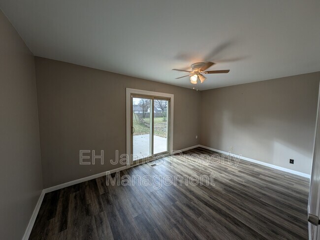 Building Photo - 1912 E 55th Pl