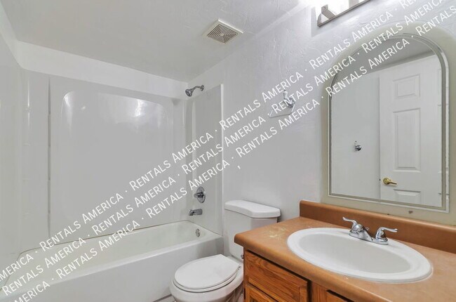 Building Photo - 1009 E Halcyon Rd