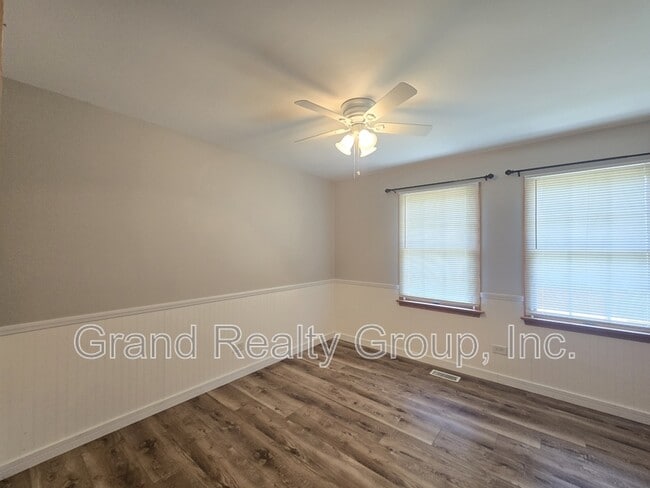 Building Photo - 1565 Old Barn Cir