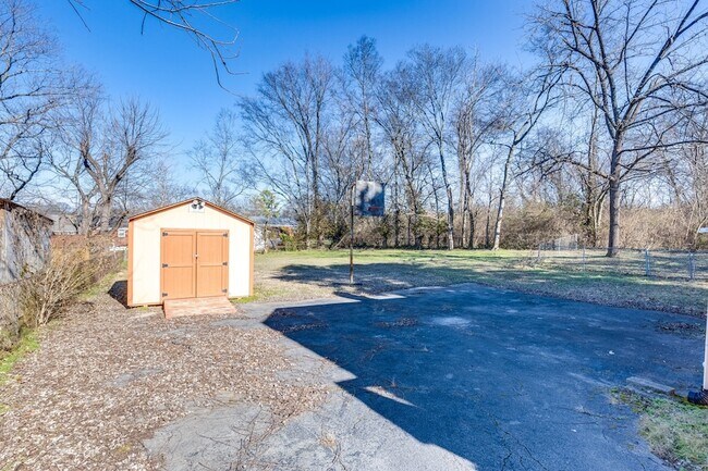 Building Photo - 2728 Nodyne Dr