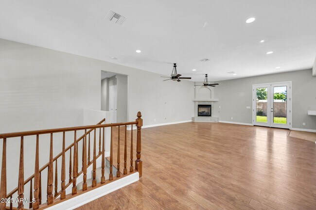 Building Photo - 4213 E Edgemont Ave