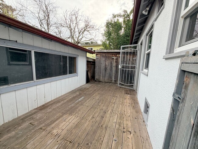 Building Photo - Charming 1BD/1BA Cottage Walkable to Downtown Petaluma