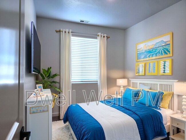 Building Photo - 350 N Lagrasse Ln