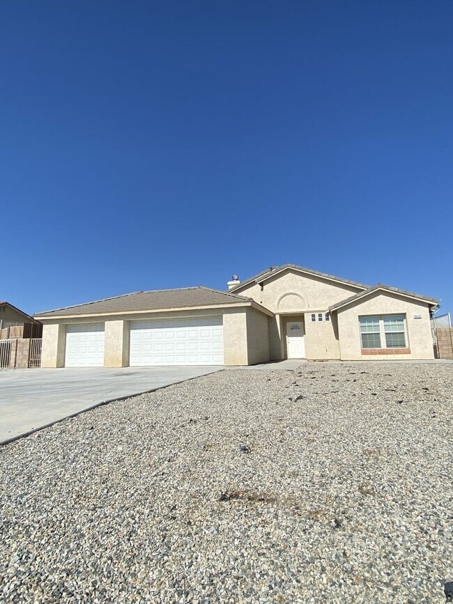 Building Photo - AVAILABLE NOW $200 off First Month Rent