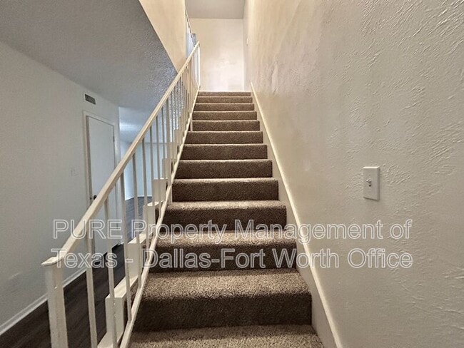 Building Photo - 1126 Highbush Dr