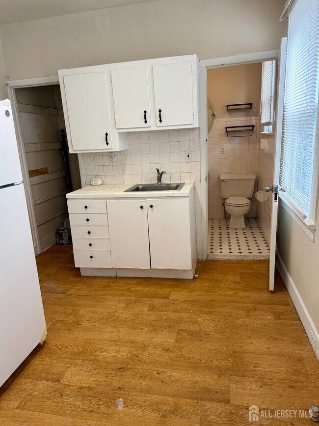 Building Photo - 127 Main St