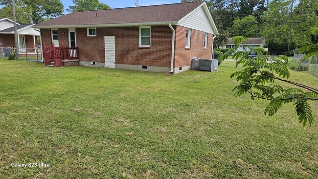Building Photo - 108 Armstrong Dr
