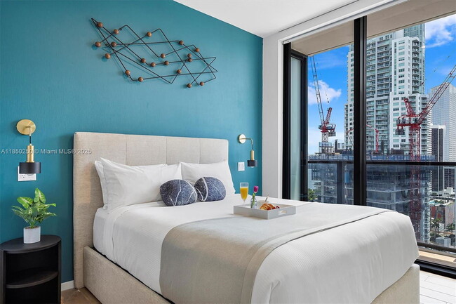 Building Photo - 398 NE 5th St