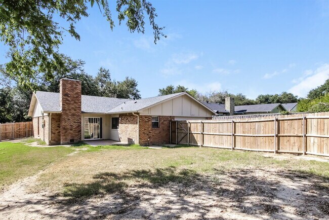 Building Photo - 2929 Fern Glen Dr