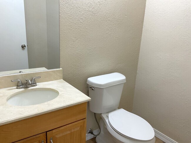 Building Photo - 2117 Belmont Park Dr
