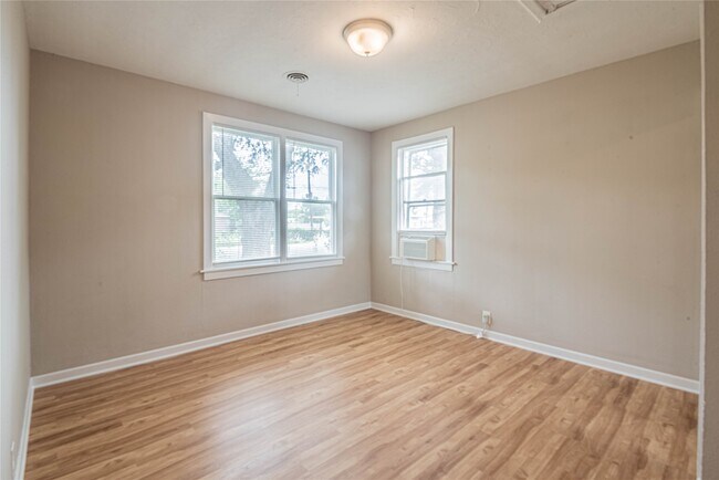 Building Photo - 203 Beatrice