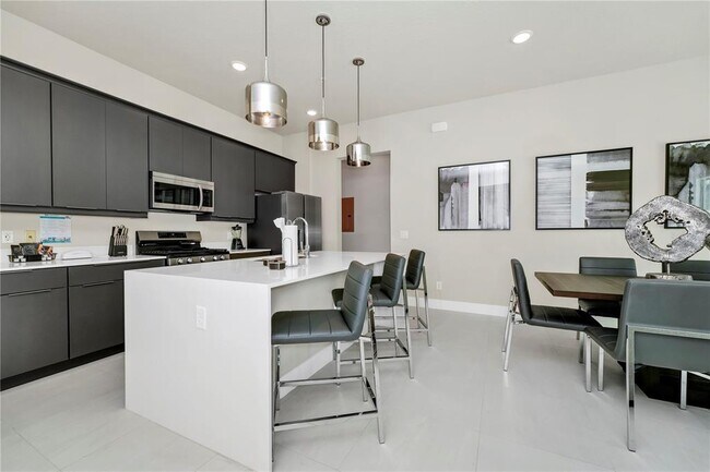 Building Photo - 7740 Sandy Ridge Dr