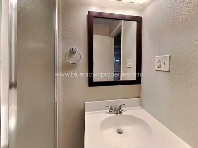 Building Photo - 900 Cannon Dr