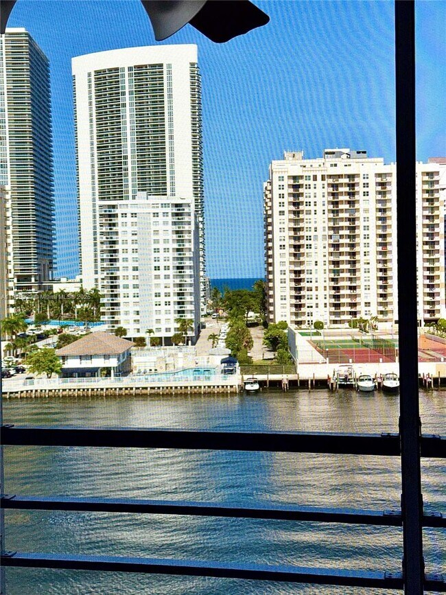 Building Photo - 100 Golden Isles Dr